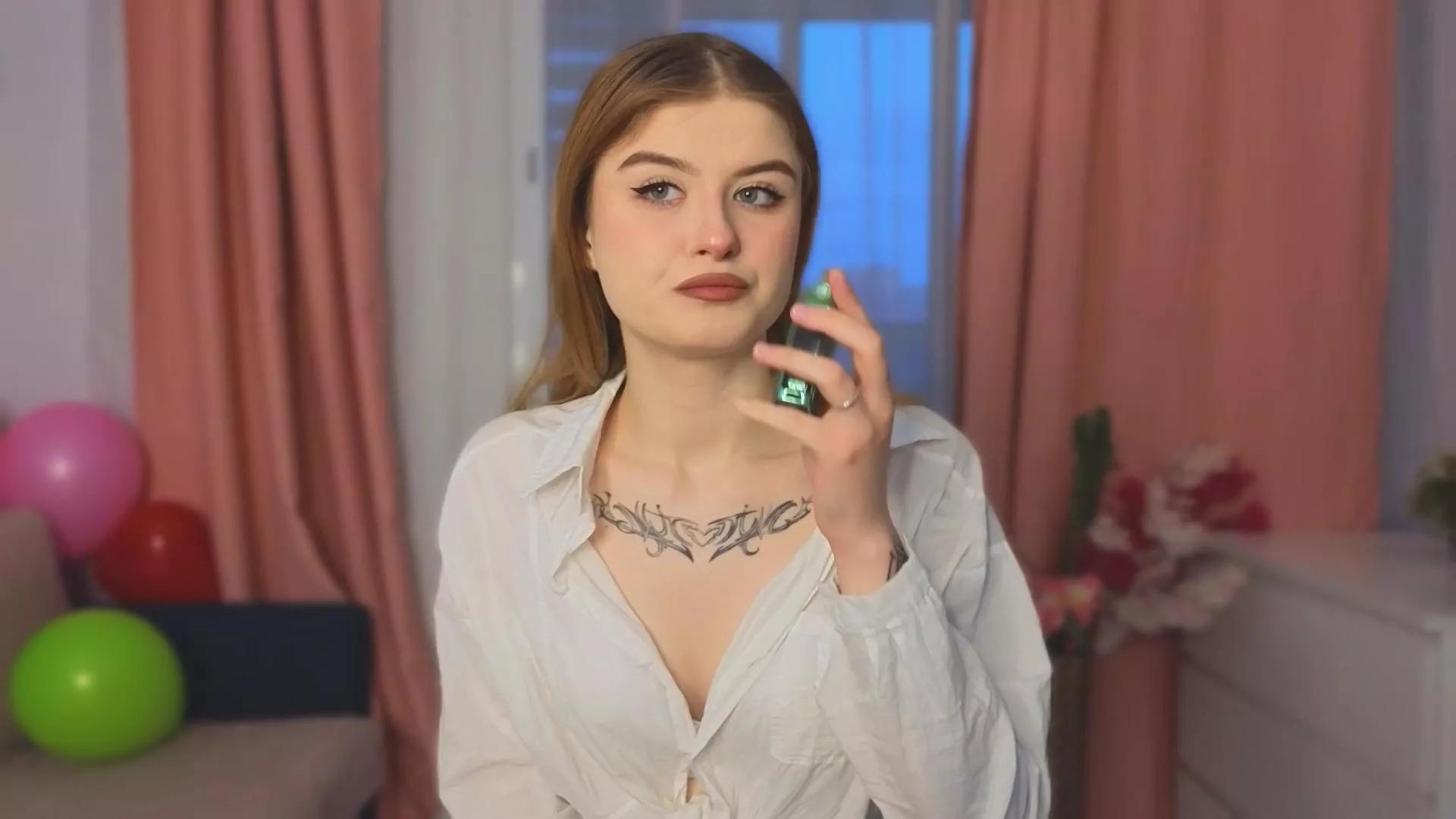 OdellaHaddock webcams show profile image 
