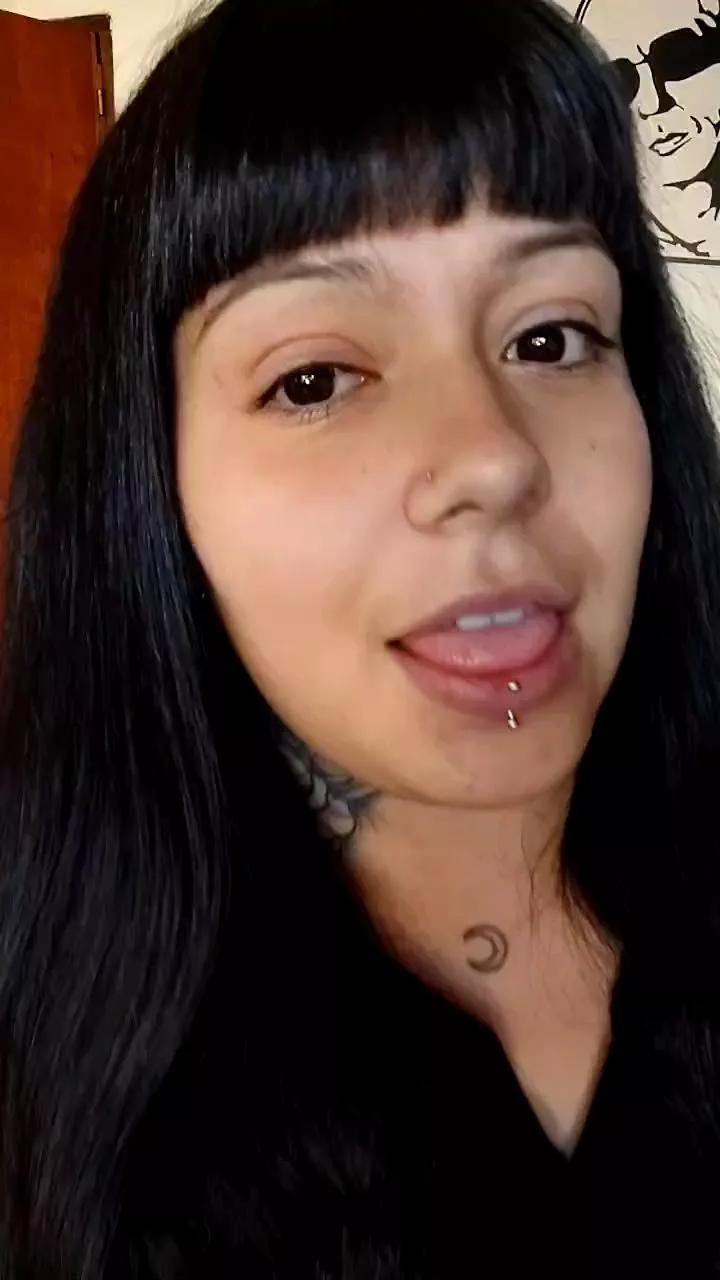 Perritamalvada7 webcams show profile image 