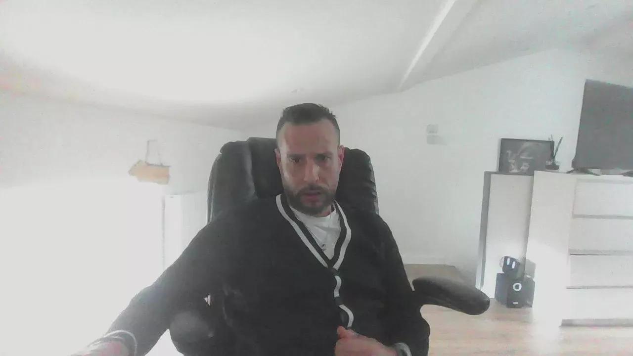 Pierre752 webcams show profile image 