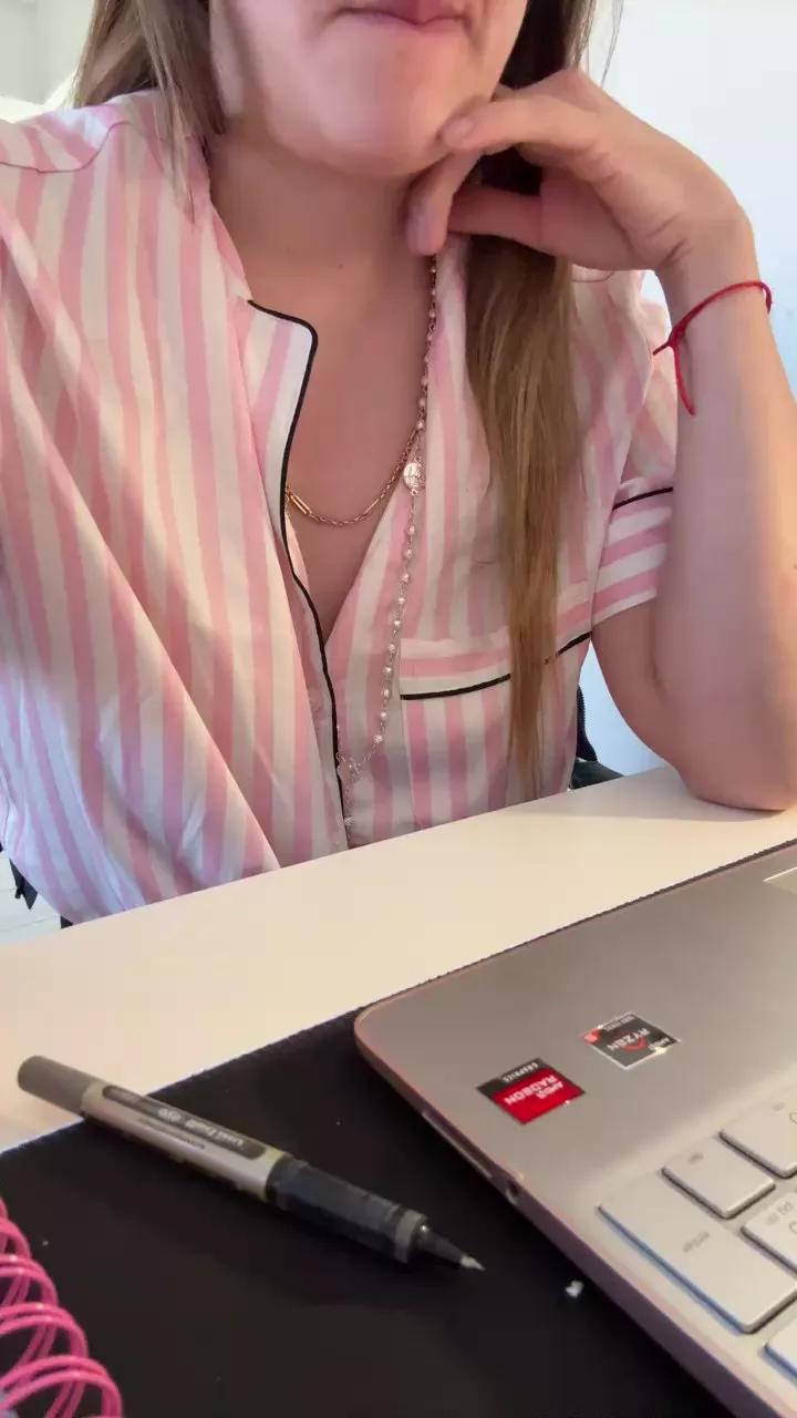 Pupi2517 webcams show profile image 