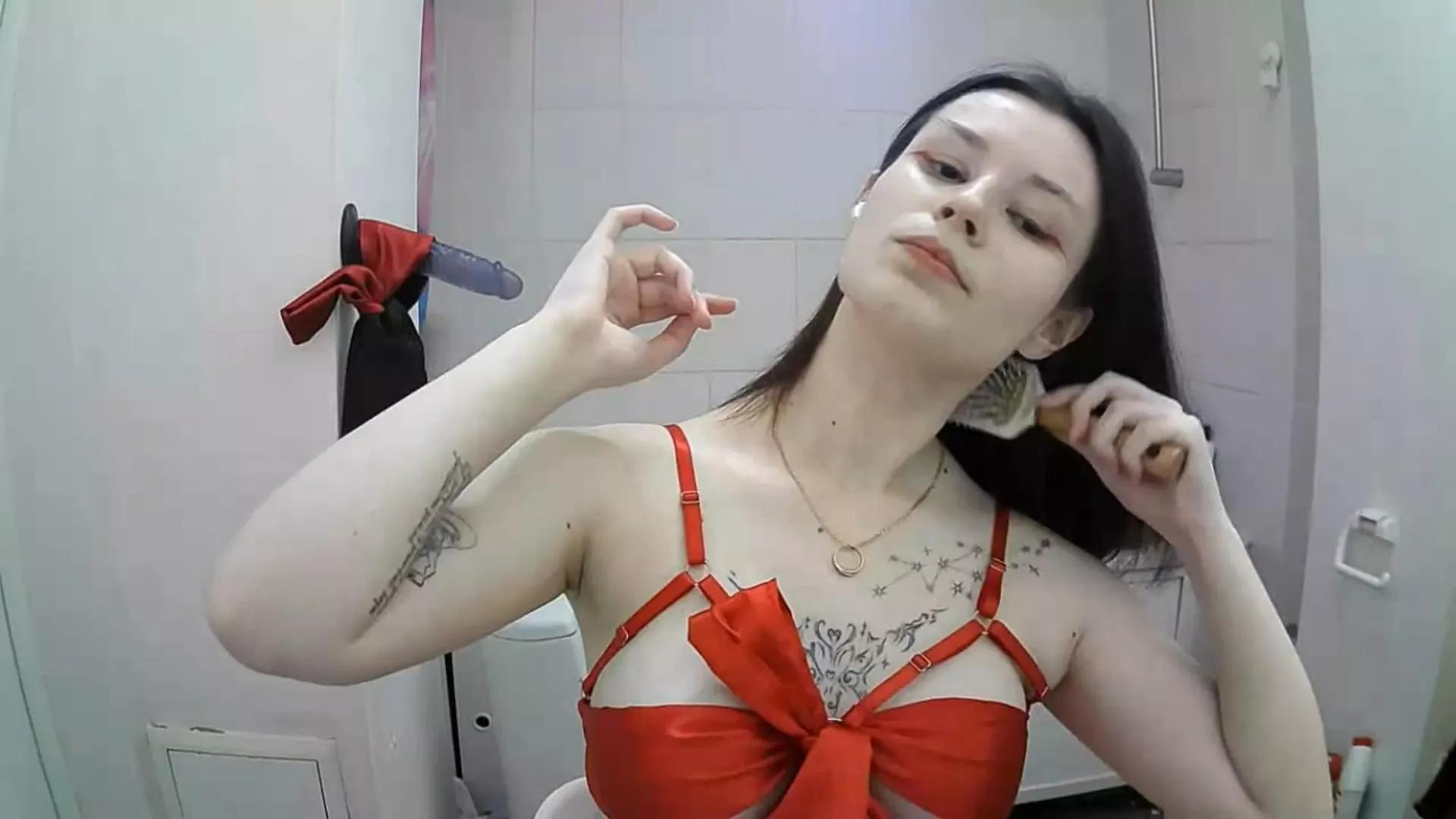 QueenieGriscom from Cam4