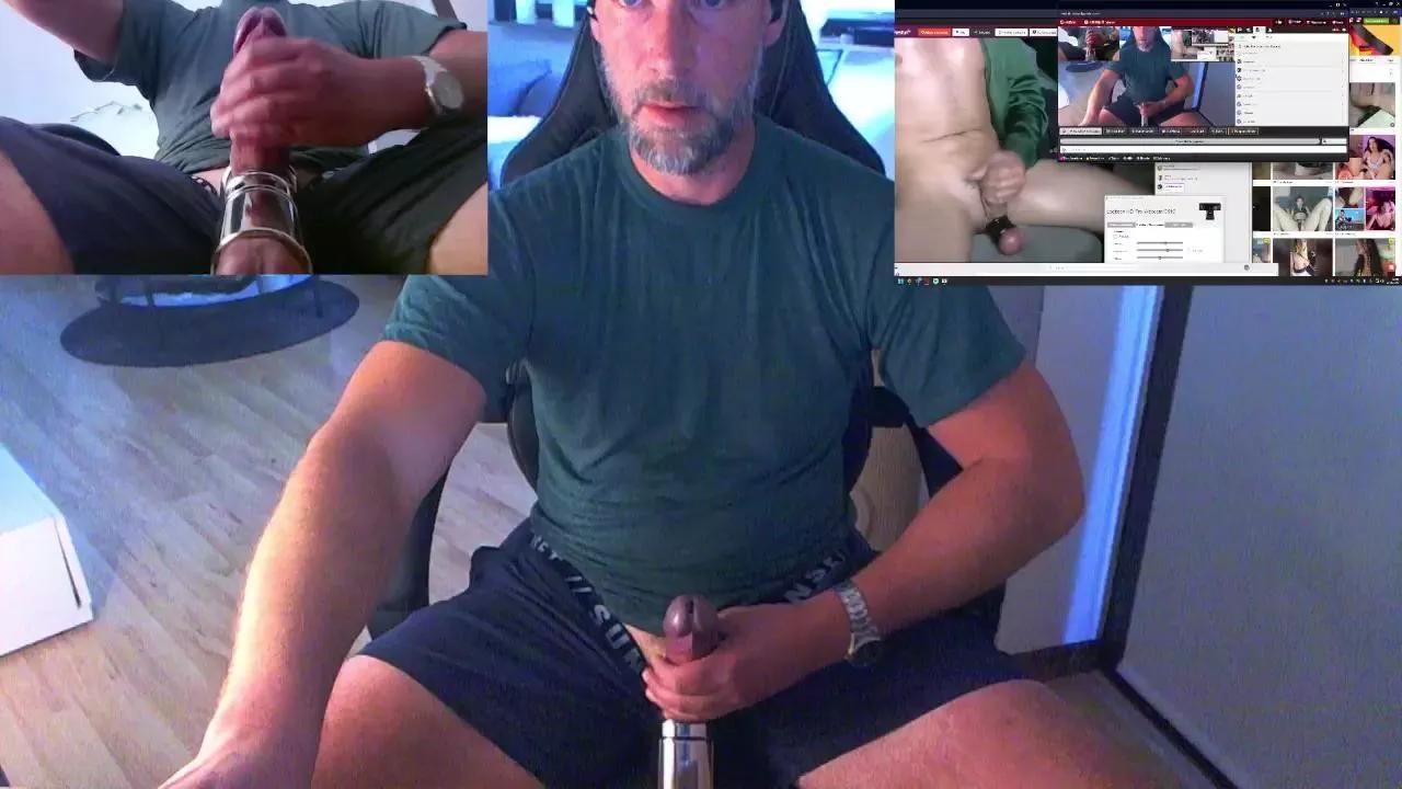 Reeper84 from Cam4