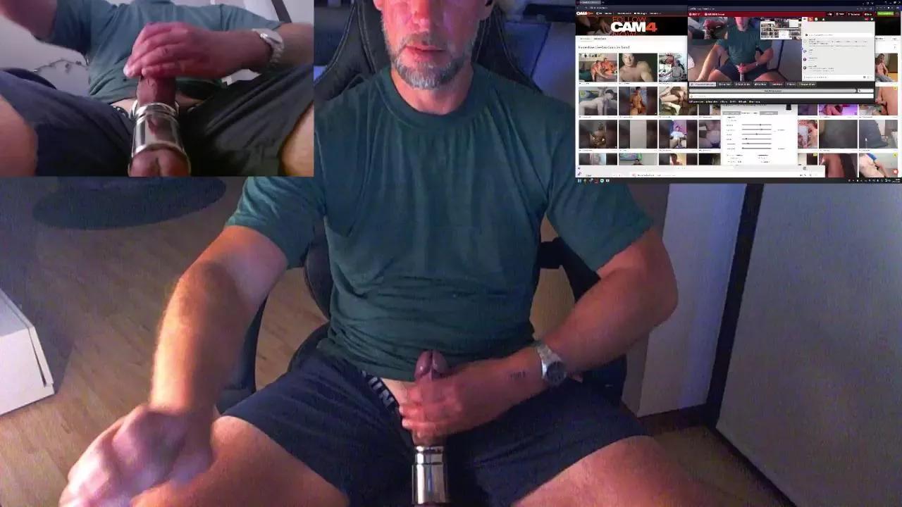 Reeper84 from Cam4