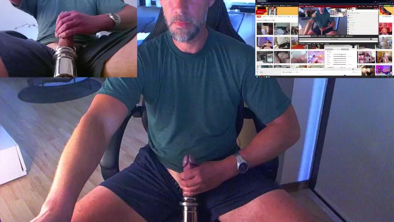 Reeper84 from Cam4