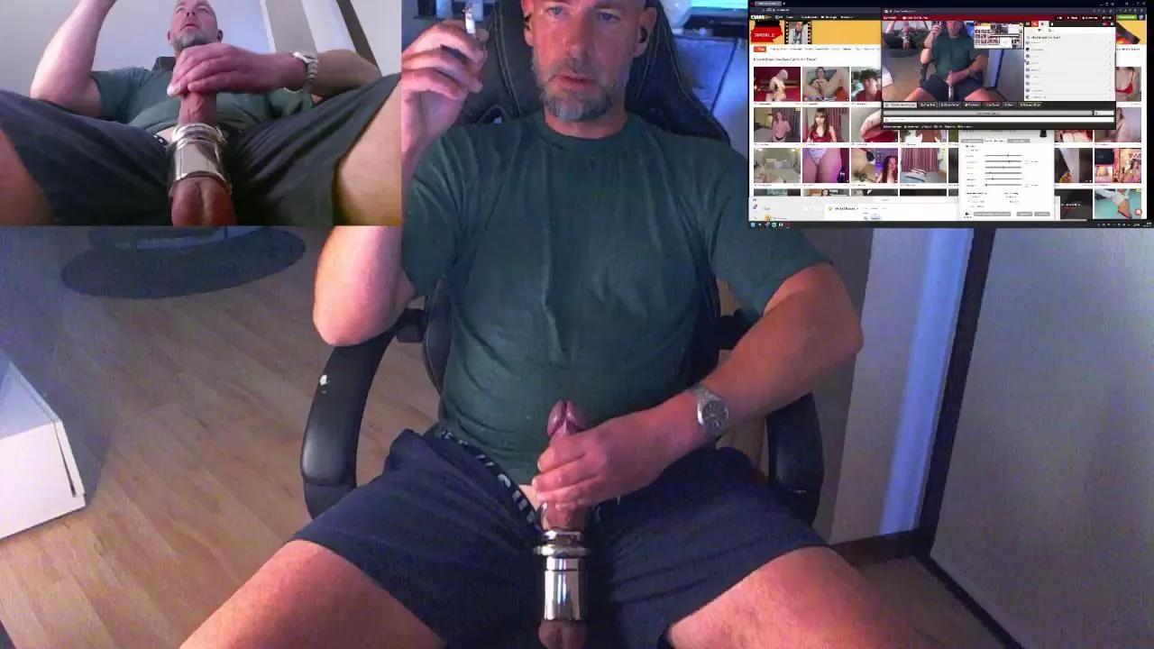 Reeper84 from Cam4