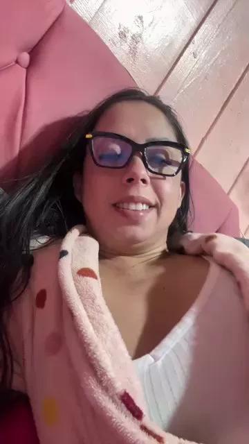 Renatinhaaaa webcams show profile image 