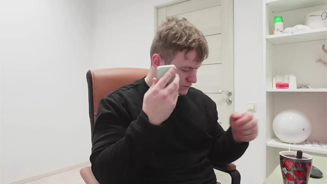 Richard_Dullas on Cam4