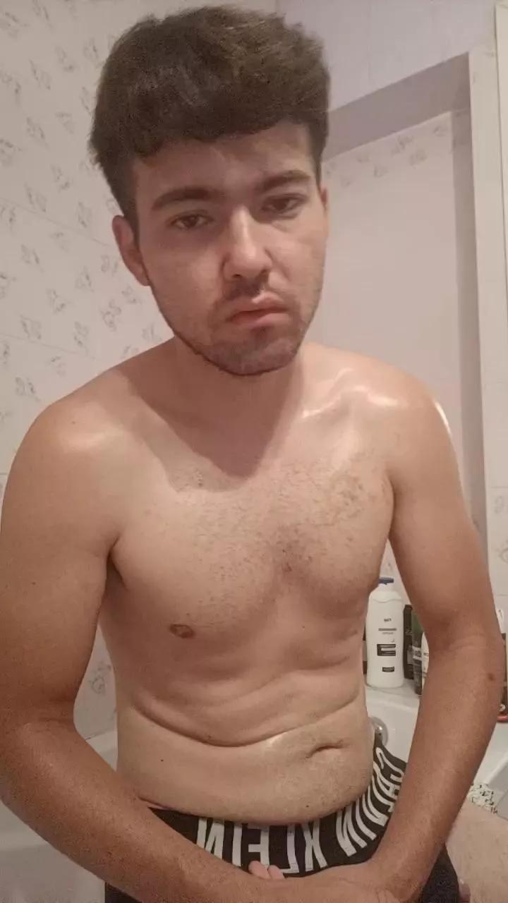 rodrigo1995 from Cam4