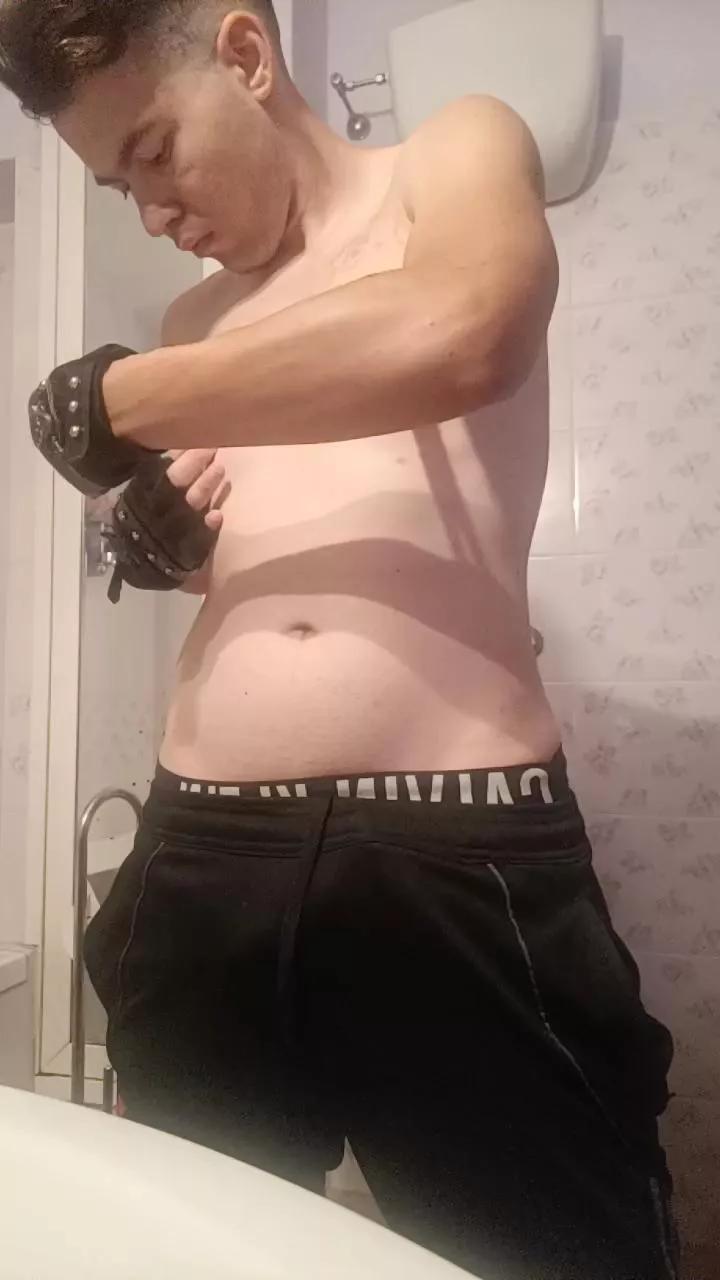 rodrigo1995 from Cam4