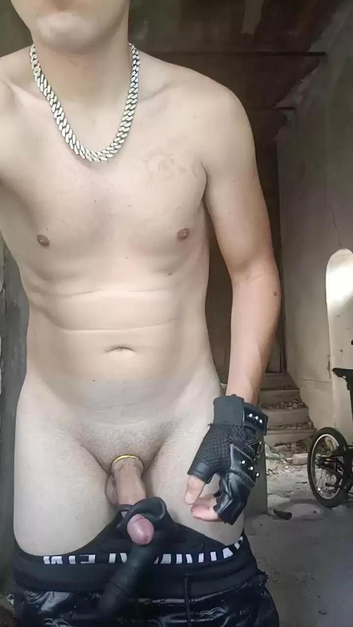 rodrigo1995 from Cam4