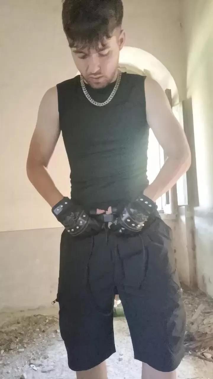 rodrigo1995 from Cam4