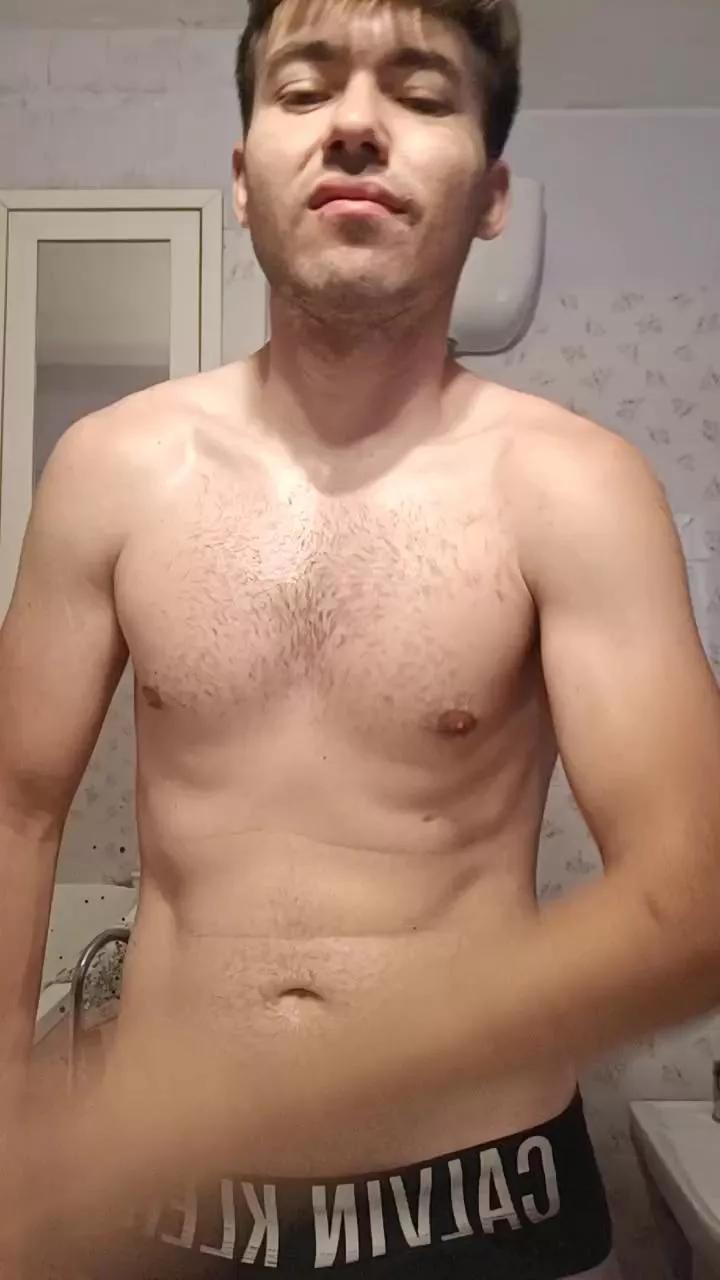 rodrigo1995 from Cam4