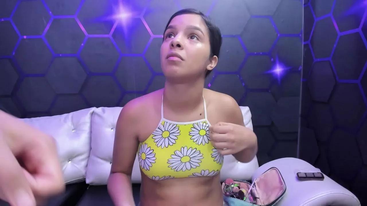 room_kiitty from Cam4