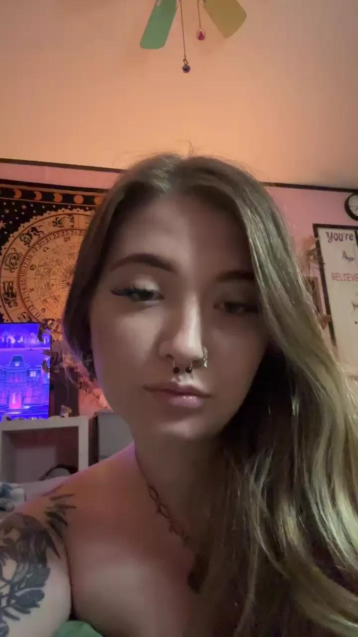 Rosaleejaden webcams show profile image 