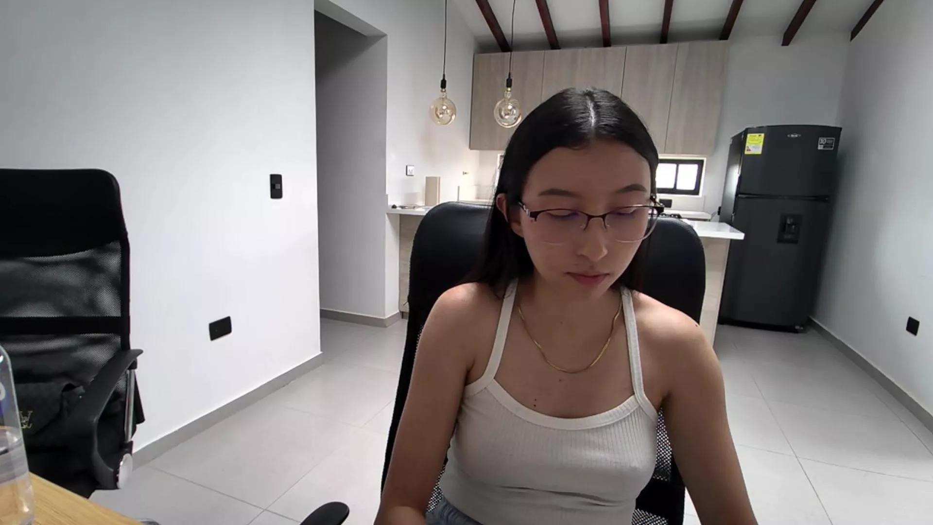 RoseandViktor23 webcams show profile image 