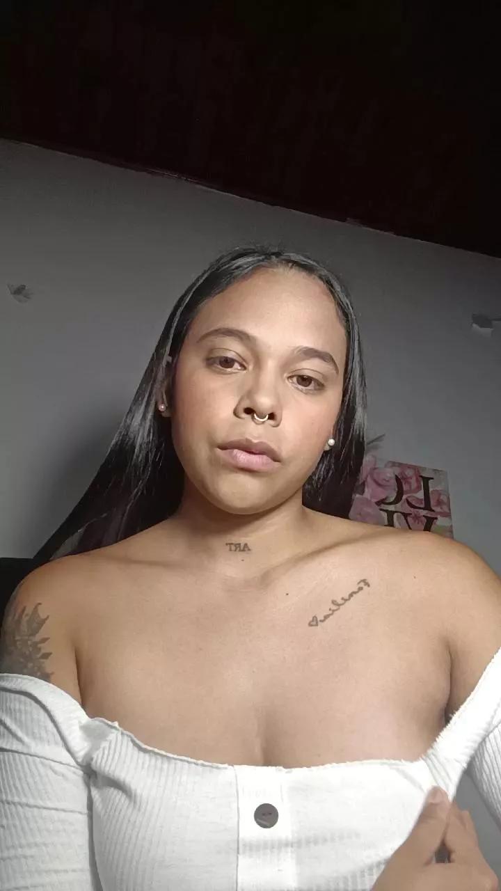 Salomontoya webcams show profile image 