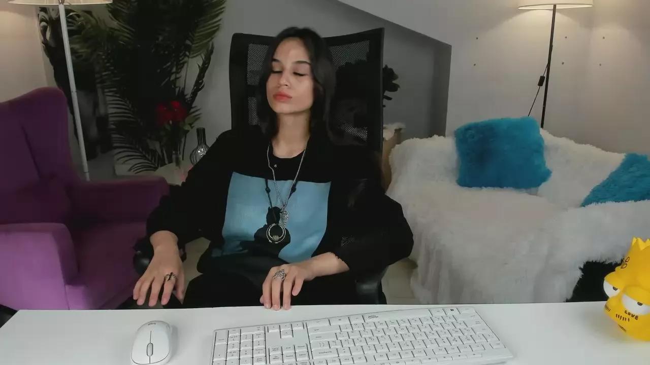 ShaynaTrolio webcams show profile image 