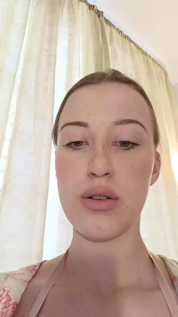 SusieRedd webcams show profile image 