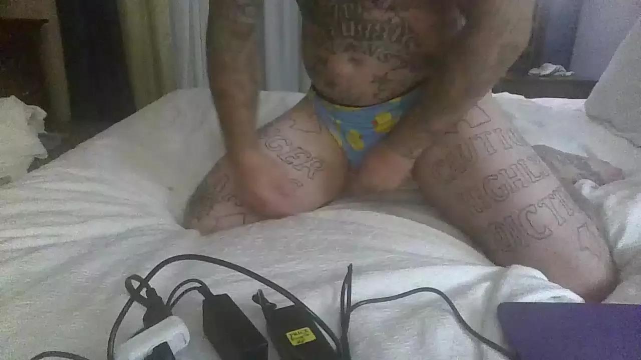 Tattooedfreak24 from Cam4