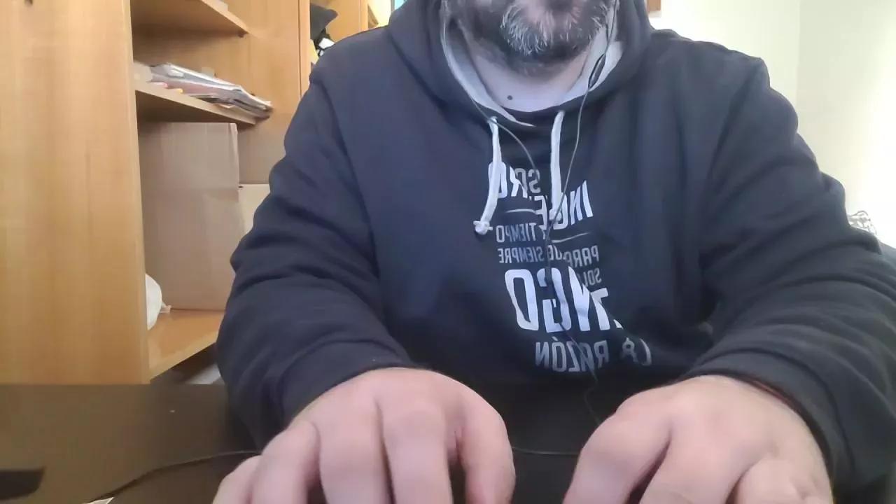 The_moontiger webcams show profile image 