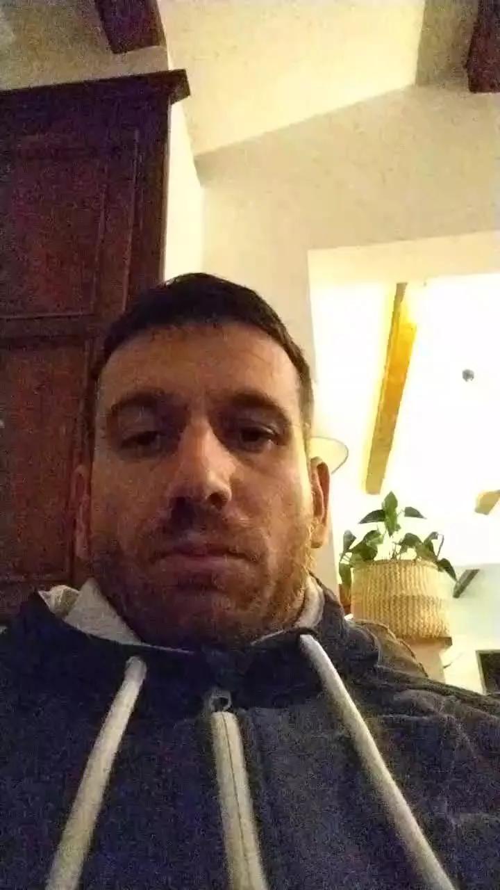 Tomtomsoumis295 webcams show profile image 