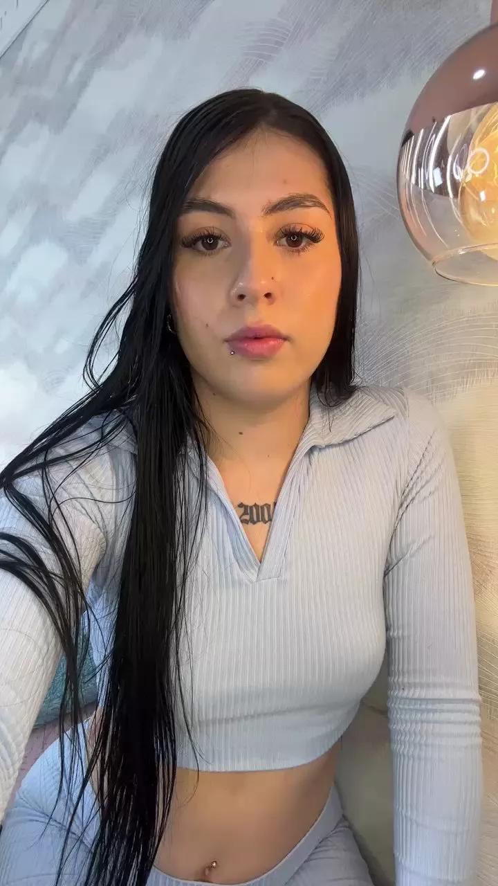 Victoria_6 webcams show profile image 