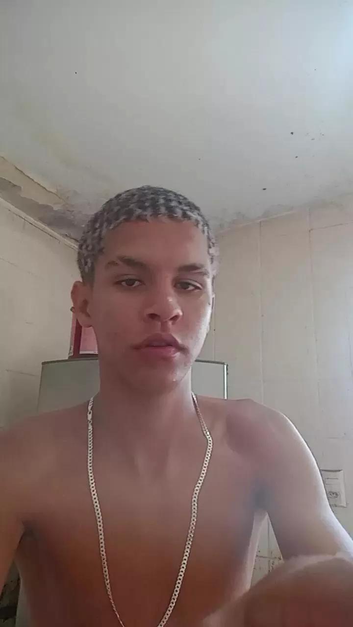 vikkmoura from Cam4