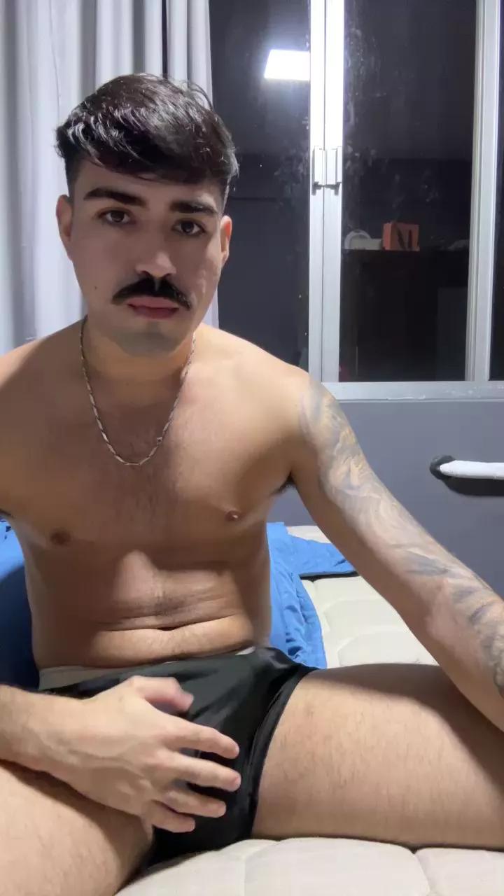 Vilengo23 webcams show profile image 