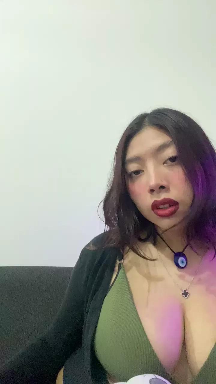 Waifuprohibida webcams show profile image 