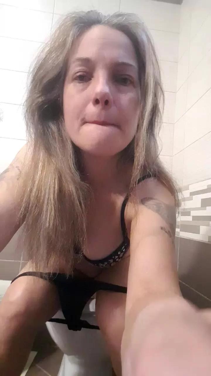 Whitedevil694 webcams show profile image 