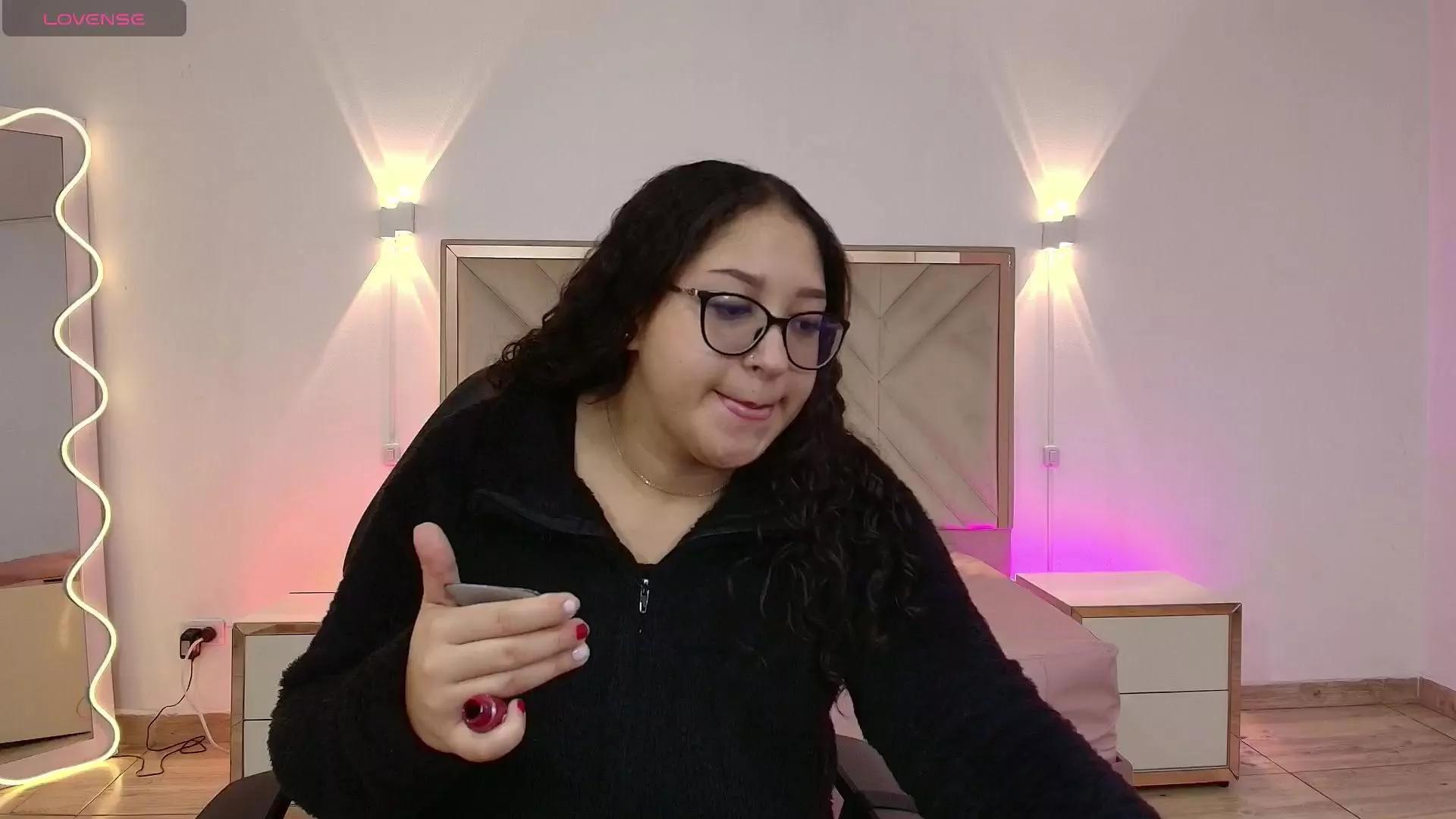 whitney_tay on Cam4