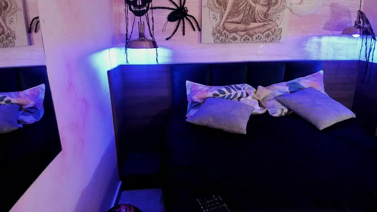 Yara_shine from Cam4