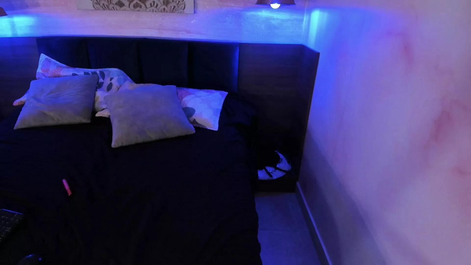 Yara_shine from Cam4