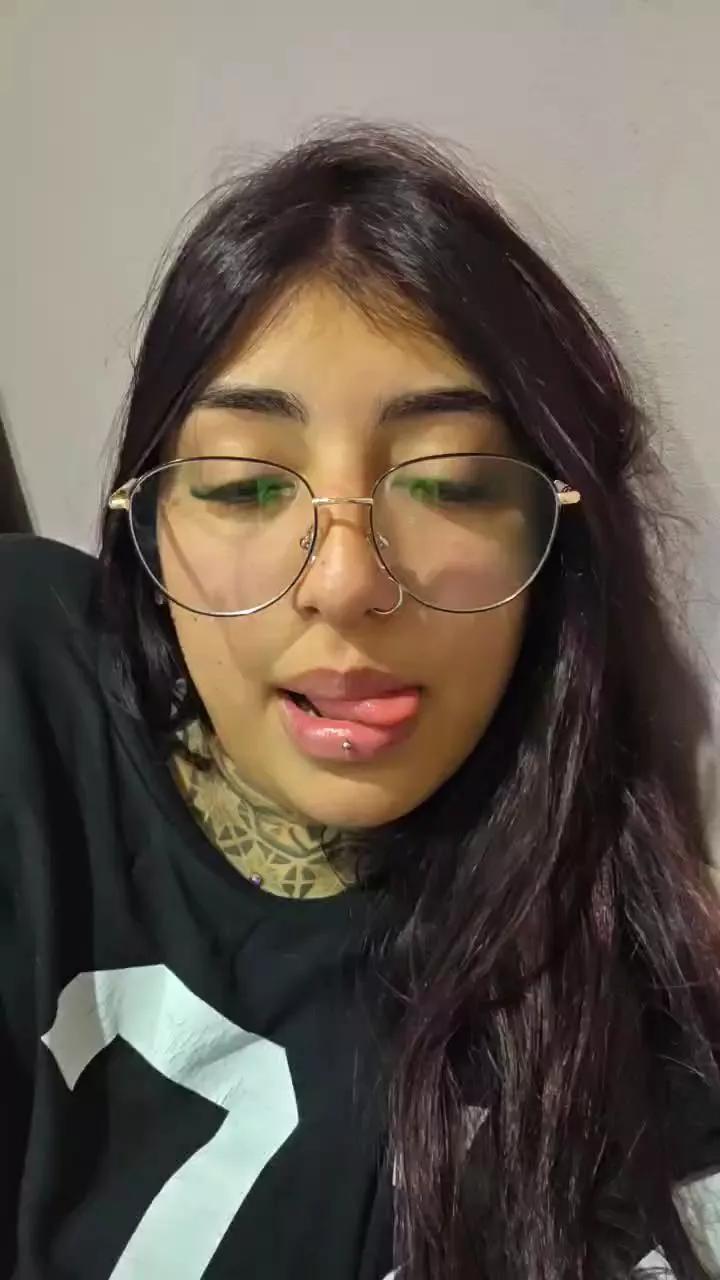 Yazzmin0 webcams show profile image 