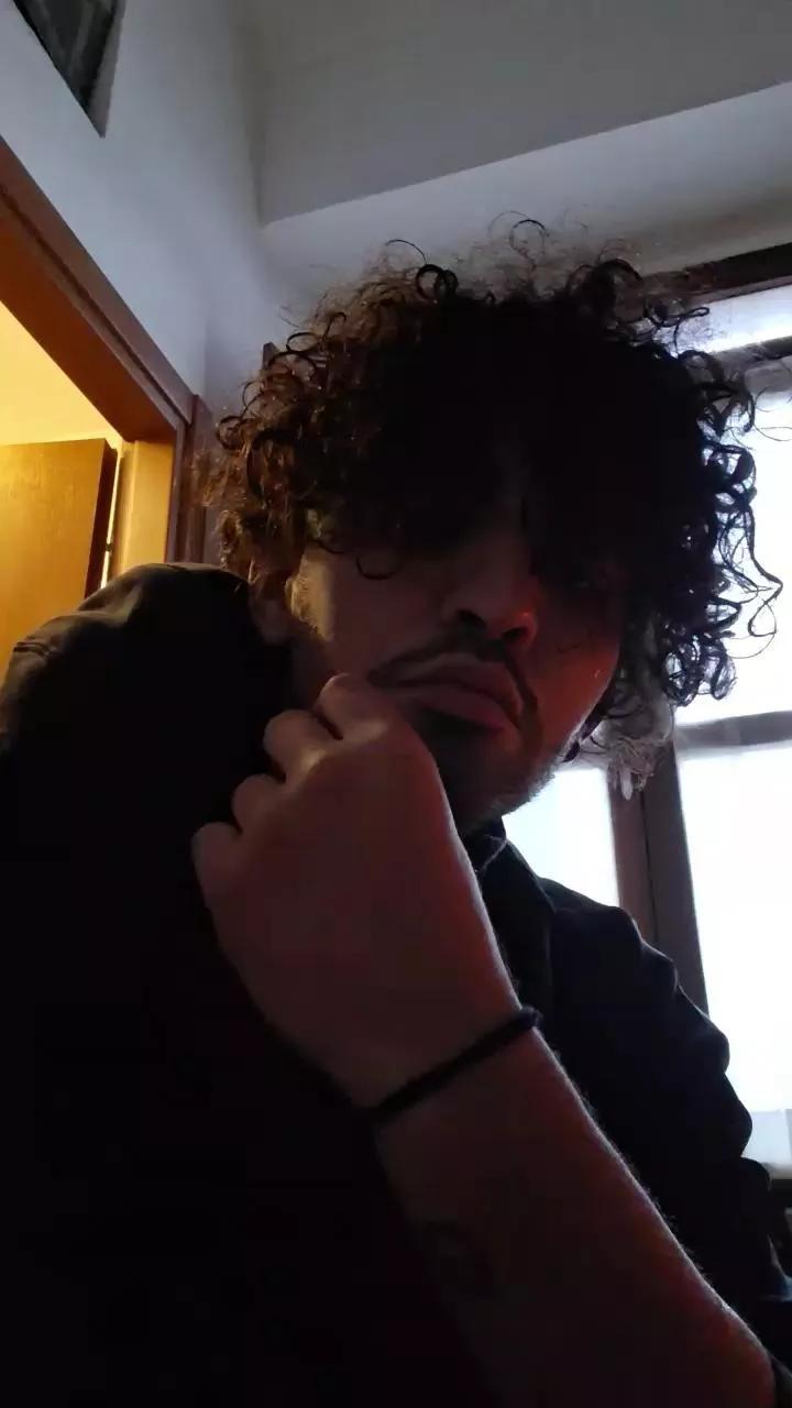 Ylias99 webcams show profile image 