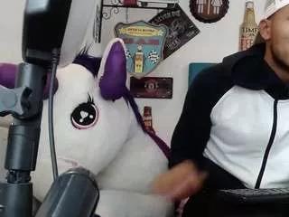 adriel-and-risitos on CamSoda