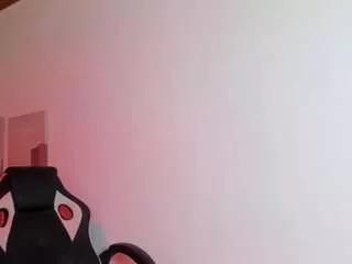 alaia-cute from CamSoda