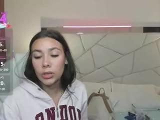 amara-fox from CamSoda