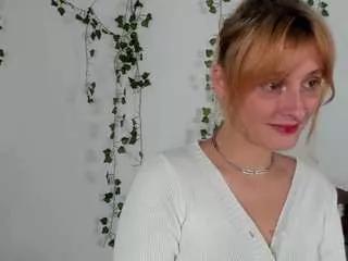 ariana-sunset from CamSoda