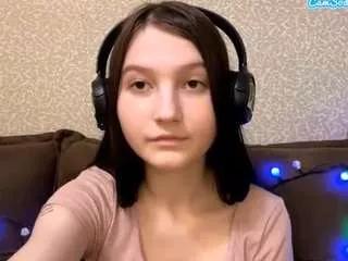 Aurorareddy webcams show profile image 