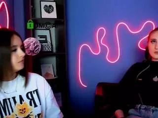 Awesomemonica webcams show profile image 
