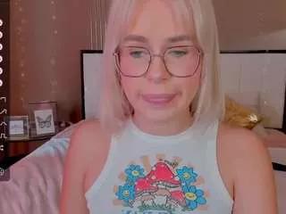 bellatip from CamSoda