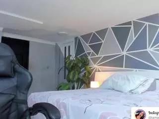Charolbruce webcams show profile image 