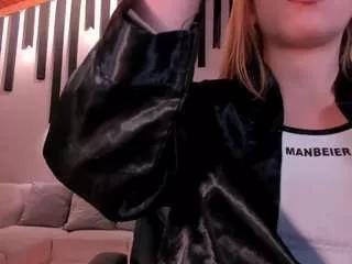 conniehot from CamSoda