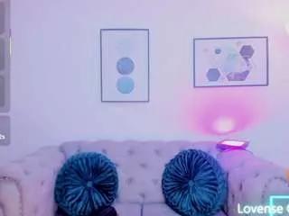 Corinawhite webcams show profile image 