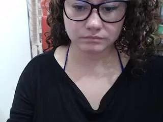 curly-greeneyed on CamSoda