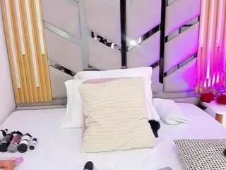 dollsweety from CamSoda
