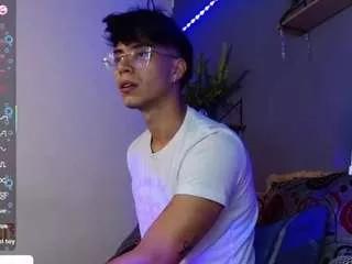 Dylannwest webcams show profile image 