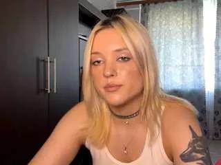 elenefulwood from CamSoda