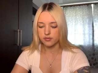 elenefulwood from CamSoda